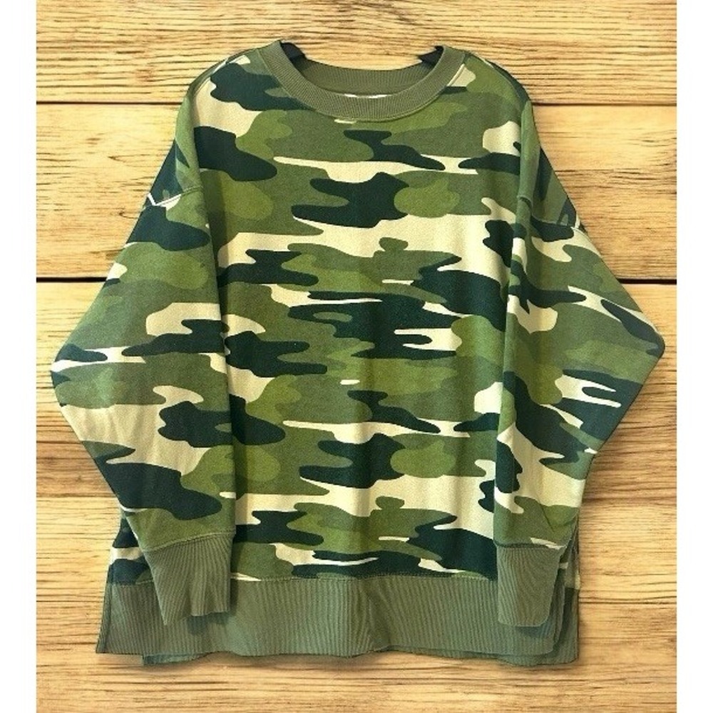 Camouflage Sweatshirt Women's Size Small Crown & Ivy Green Oversized S Hunting